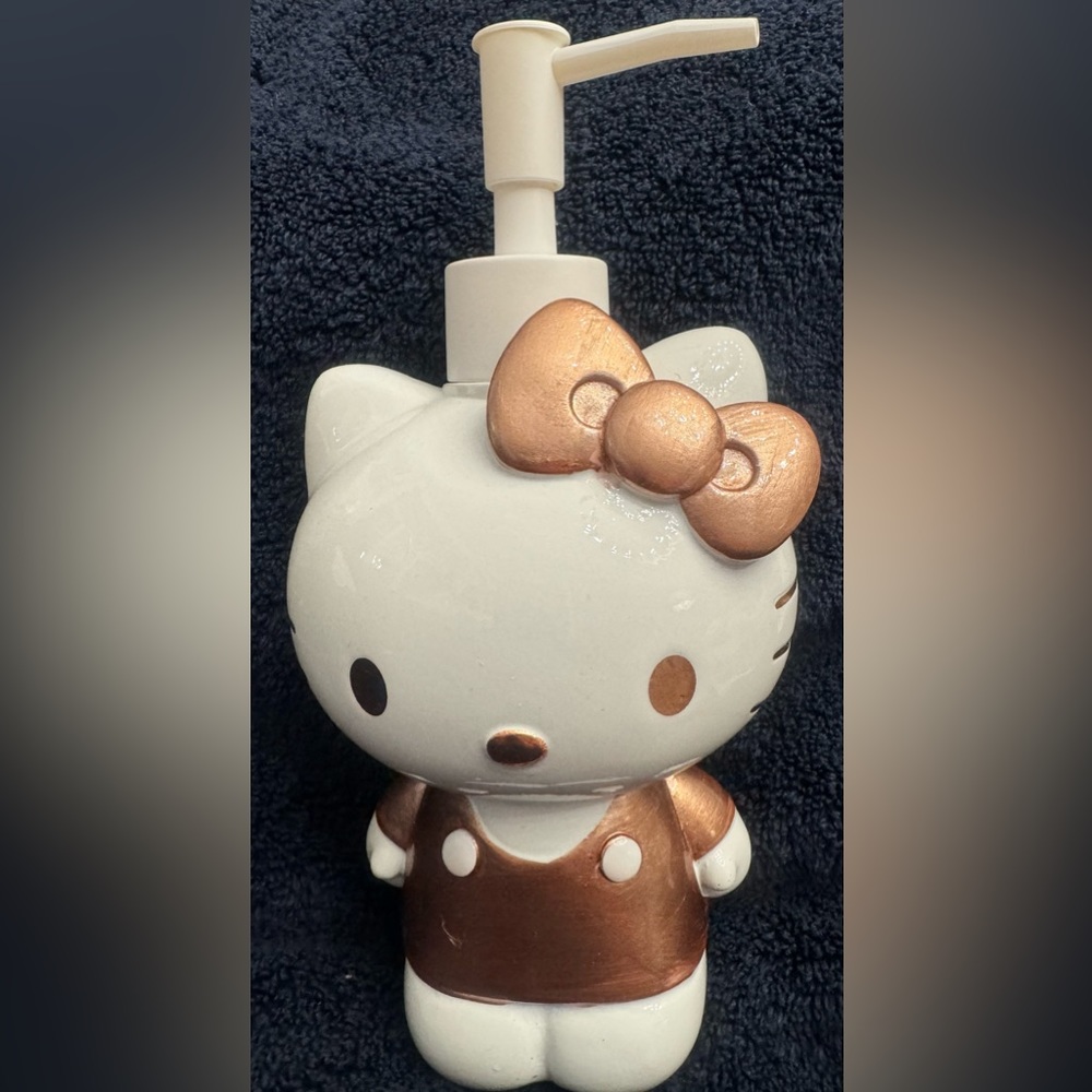 HELLO KITTY GOLD/ROSE GOLD BATHROOM SOAP/LOTION DISPENSER
